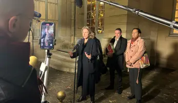 Marylise Léon face aux journalistes à la sortie de Matignon, janvier 2025