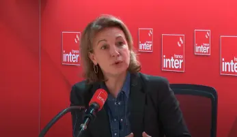 Marylise léon au micro d'On n'arrête pas l'éco sur France inter