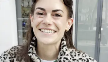 Juliette, modéliste et créatrice de contenus, participe à notre micro-trottoir, à Paris